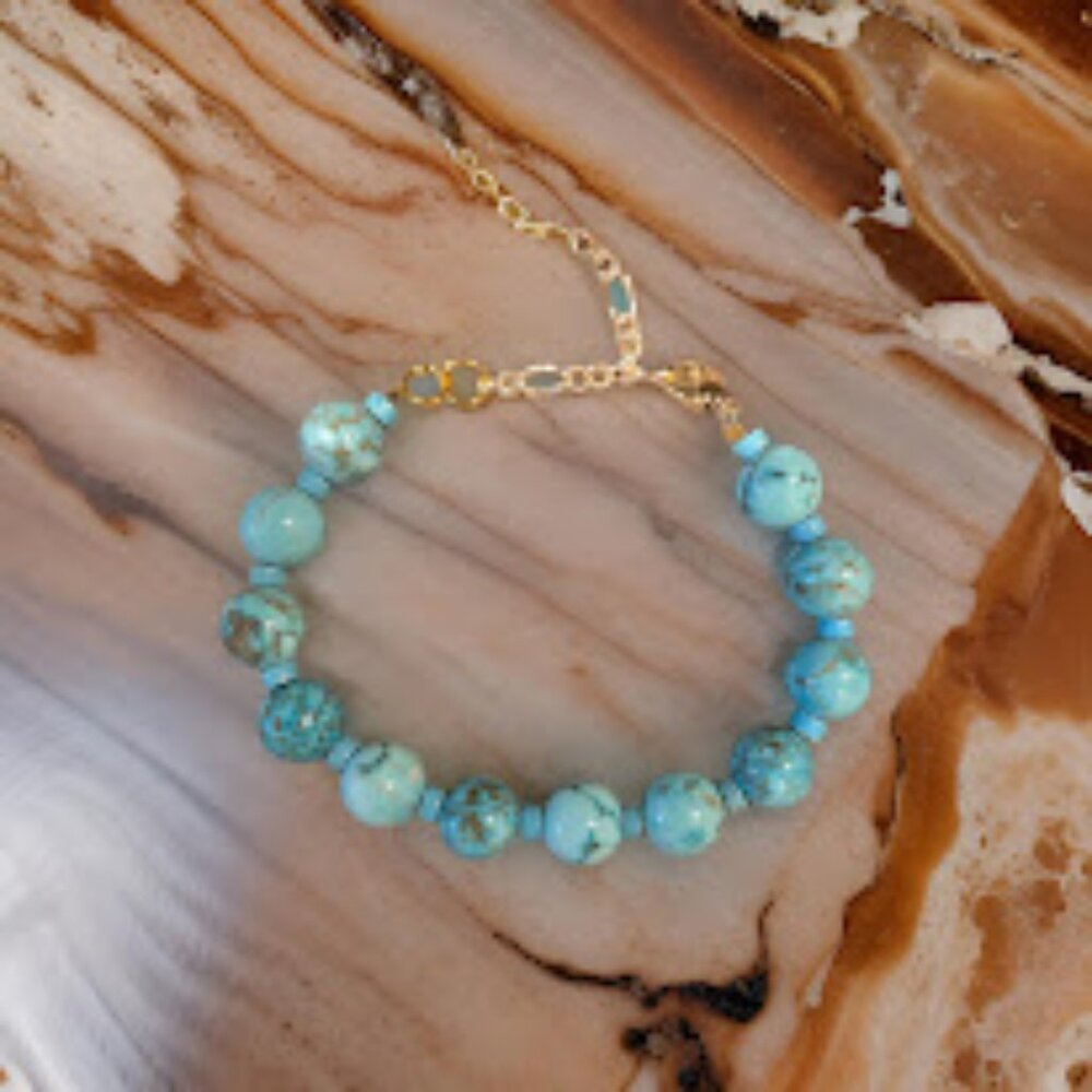 Turquoise & howlite bracelet 7 in adjustable